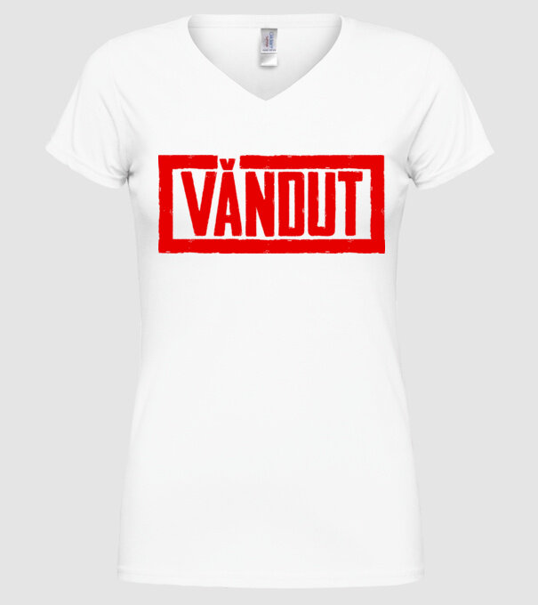vândut model alb pe tricou
