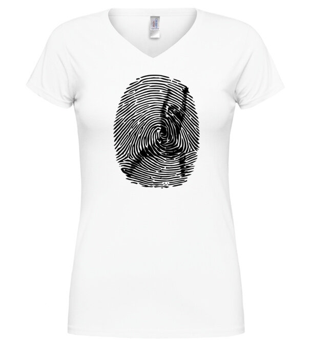  model  pe tricou