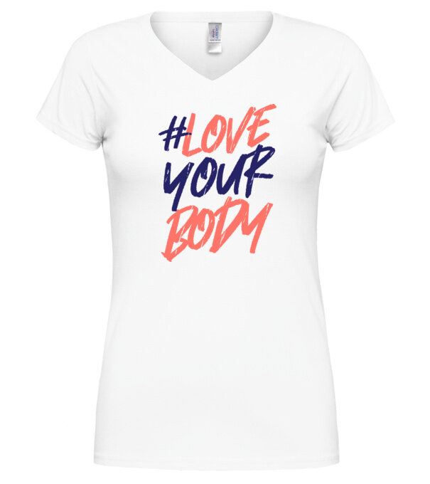  model  pe tricou