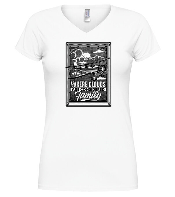  model  pe tricou