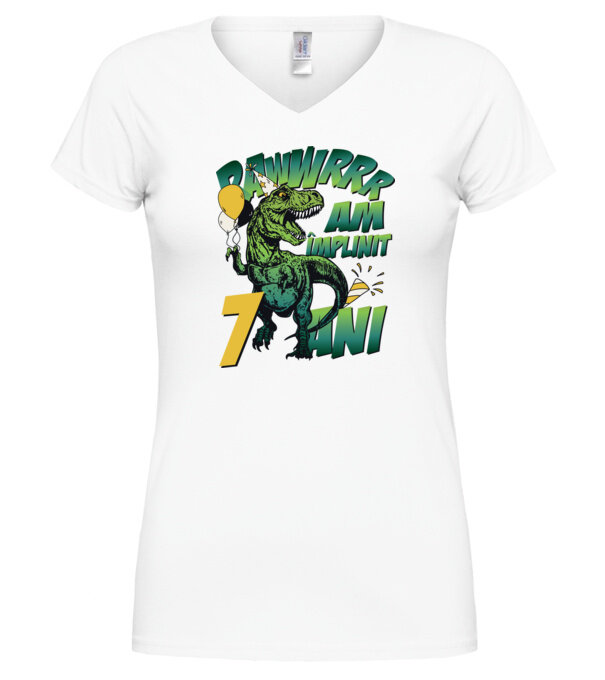  model  pe tricou