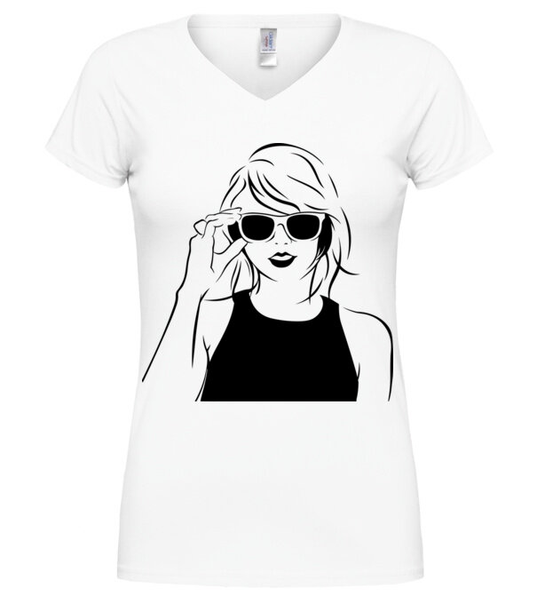  model  pe tricou