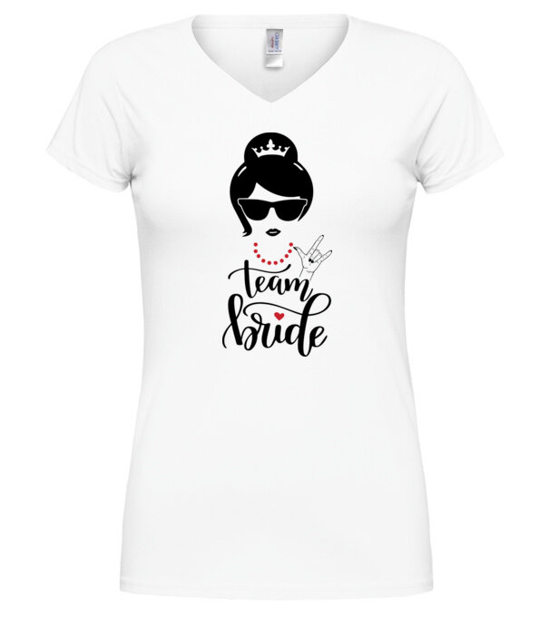  model  pe tricou
