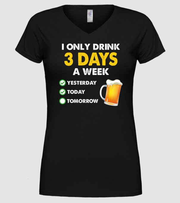 I only drink 3 days a week model negru pe tricou