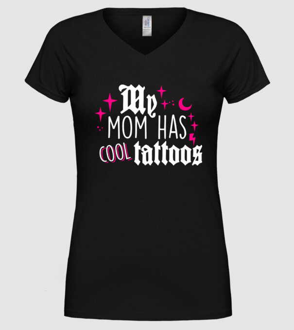 My mom has cool tattoos model negru pe tricou