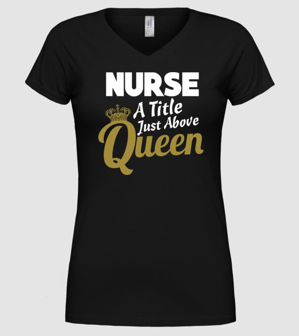 Nurse a title just above Queen model negru pe tricou