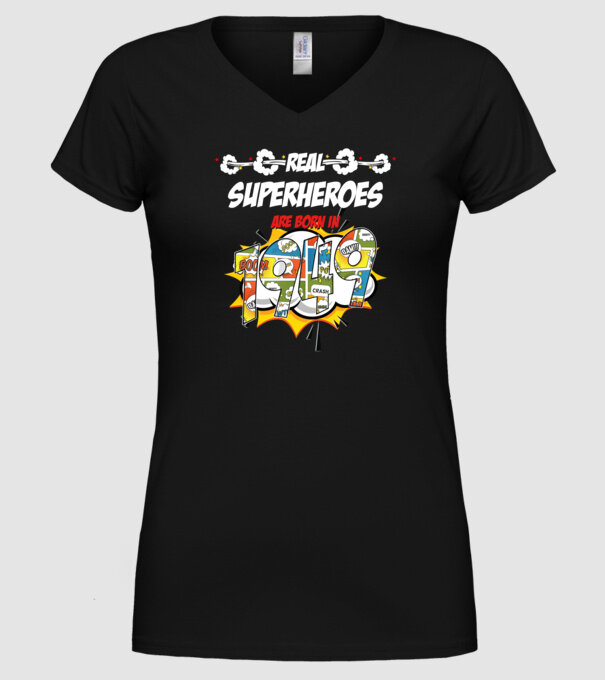 real superheroes are born in 1949 model negru pe tricou