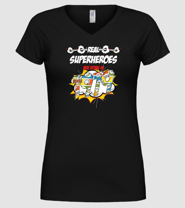 real superheroes are born in 1979 model negru pe tricou