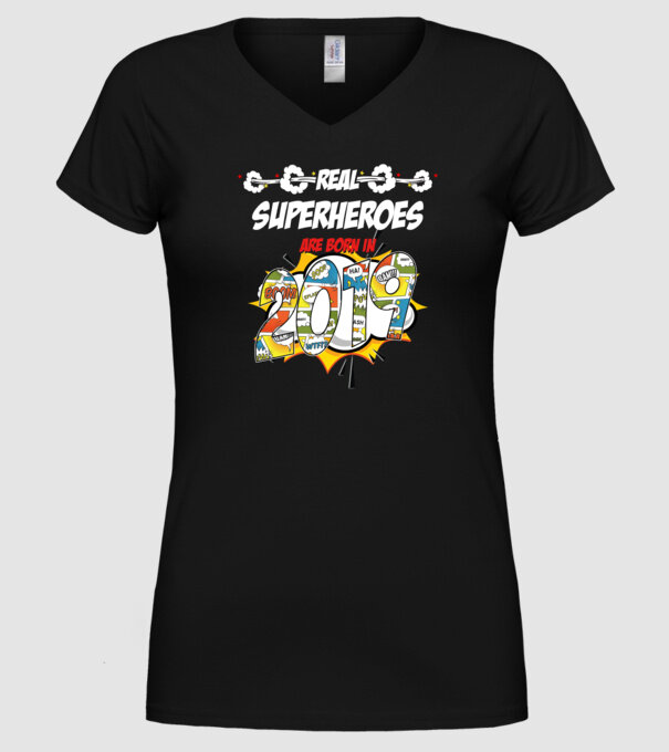 real superheroes are born in 2019 model negru pe tricou