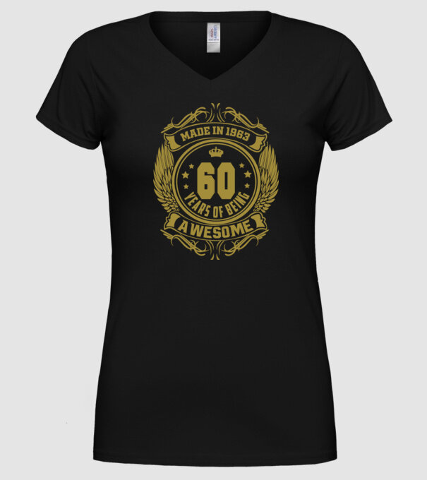60 years of being awesome winged model negru pe tricou