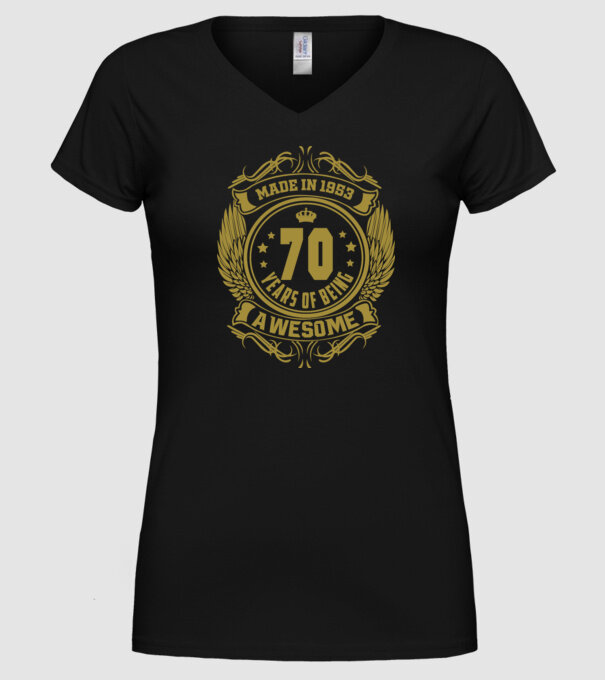 70 years of being awesome winged model negru pe tricou