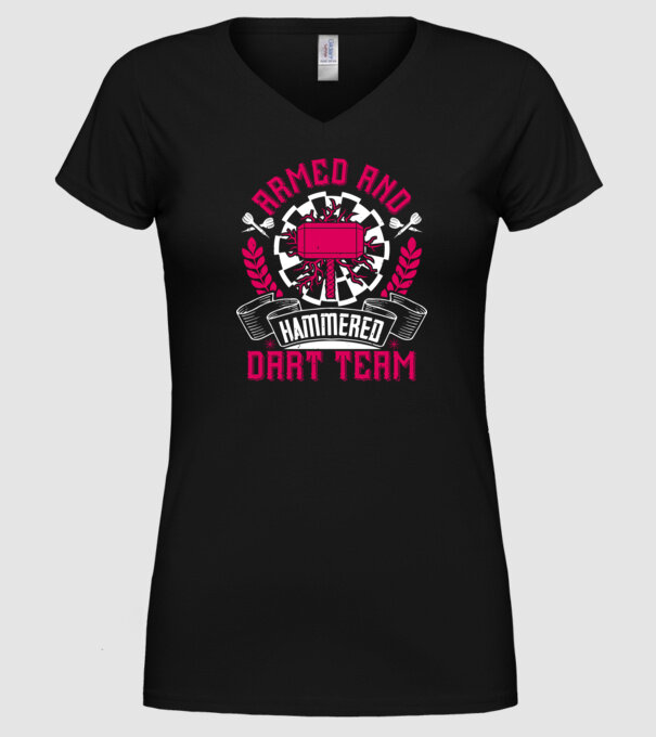 Armed and Hammered dart team model negru pe tricou