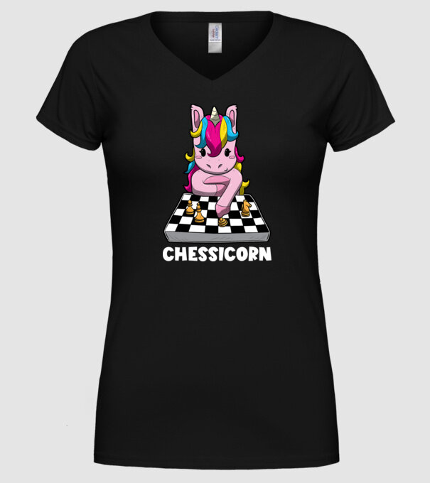 Chessicorn model negru pe tricou