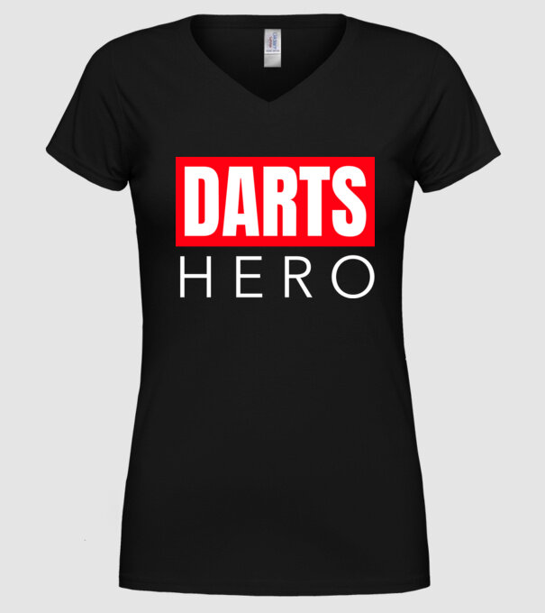 DARTS HERO model negru pe tricou