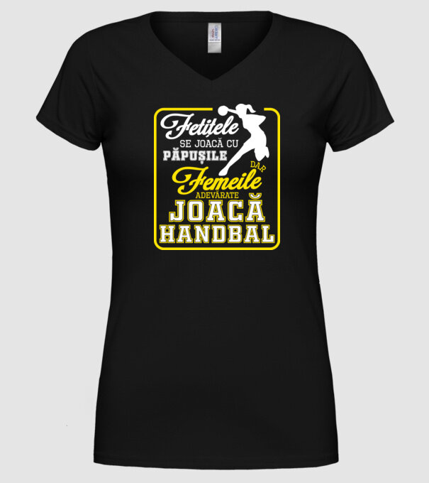 fetițele se joacă cu păpușile, dar femeile adevărate joacă handbal model negru pe tricou