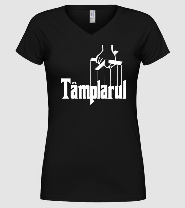 Tâmplarul model negru pe tricou