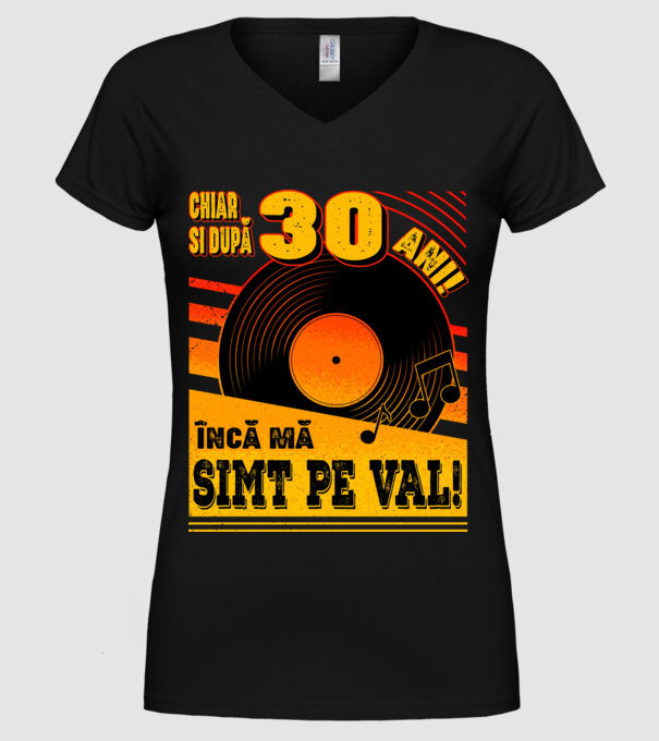 Încă mă simt pe val! 30 model negru pe tricou