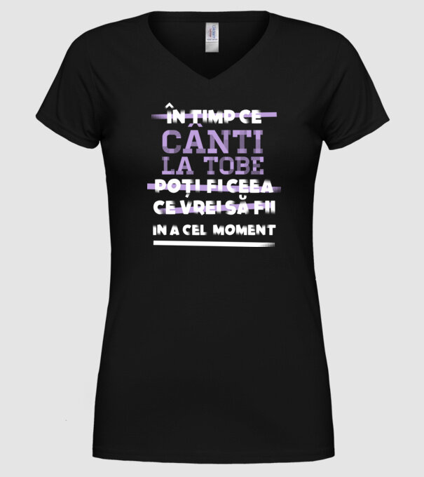 în timp ce cânți la tobe poți fi ceea ce vrei să fii - în acel moment model negru pe tricou