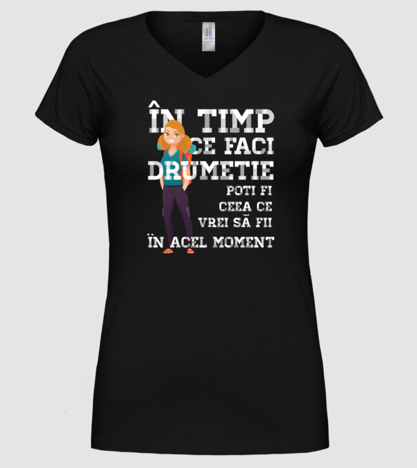 în timp ce faci drumeție poți fi ceea ce vrei să fii - în acel moment model negru pe tricou