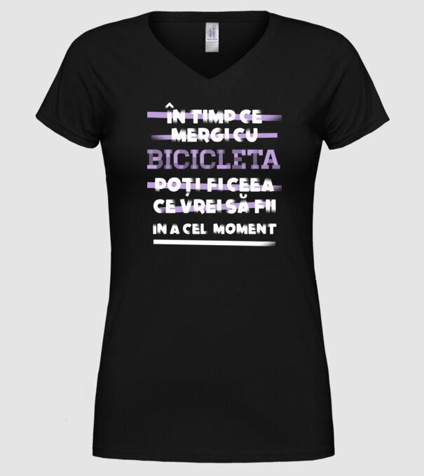 în timp ce mergi cu bicicleta poți fi ceea ce vrei să fii - în acel moment model negru pe tricou