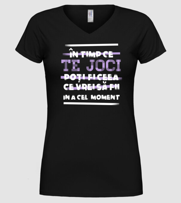 în timp ce te joci poți fi ceea ce vrei să fii - în acel moment model negru pe tricou