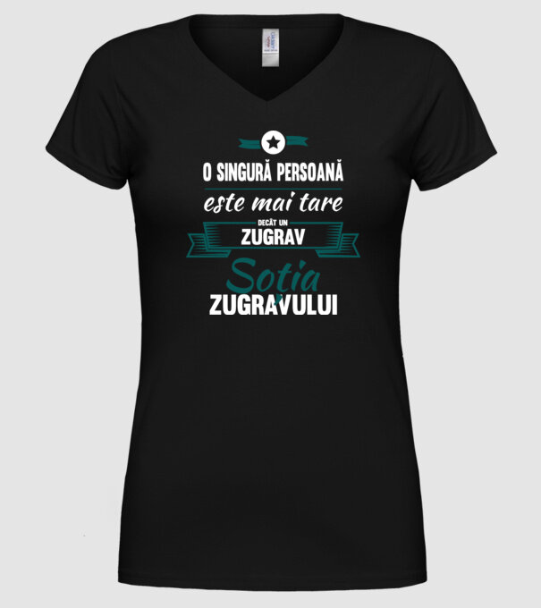 O singură persoană este mai tare decât un zugrav, soția zugravului model negru pe tricou