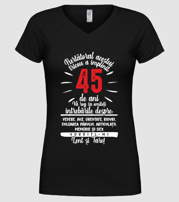 Purtătorul acestui tricou a împlinit: 45 de ani model negru pe tricou