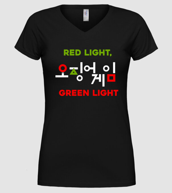 red light green light model negru pe tricou