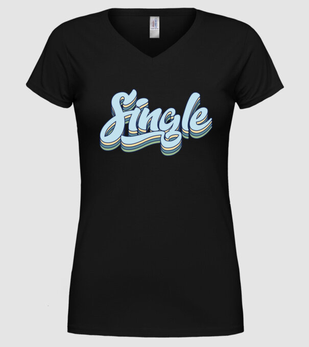 single model negru pe tricou