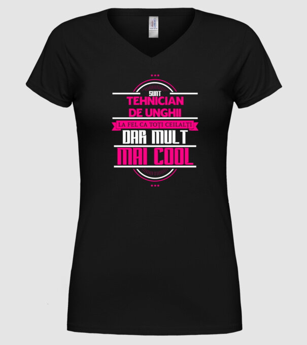 Sunt tehnician de unghii, la fel ca toți ceilalți, dar mult mai cool model negru pe tricou