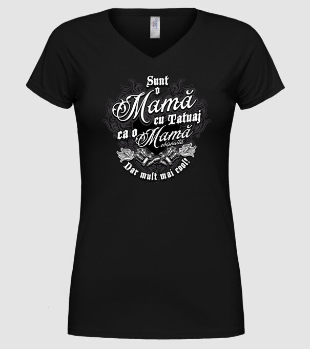 Sunt o mama cu tatuaj, ca o mama obișnuit, dar mult mai cool model negru pe tricou