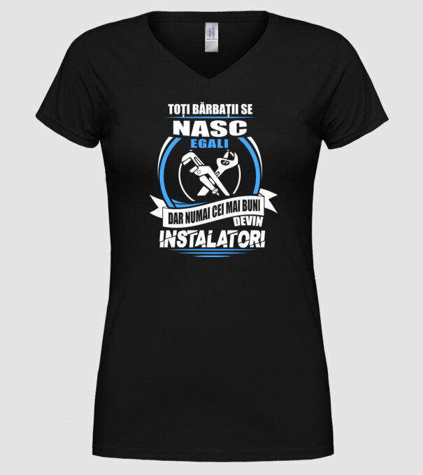 Toți bărbații se nasc egali instalatori model negru pe tricou