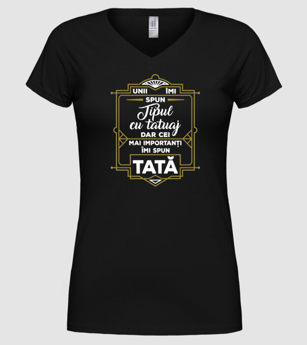 Unii îmi spun tipul cu tatuaj, dar cei mai importanți îmi spun tată model negru pe tricou
