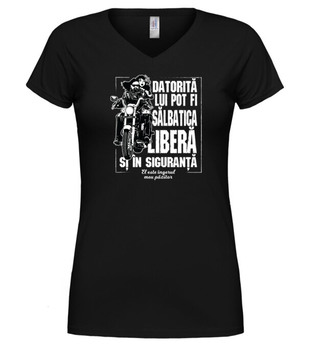  model  pe tricou