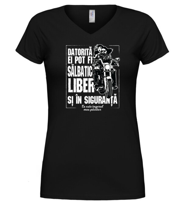  model  pe tricou