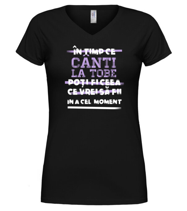  model  pe tricou