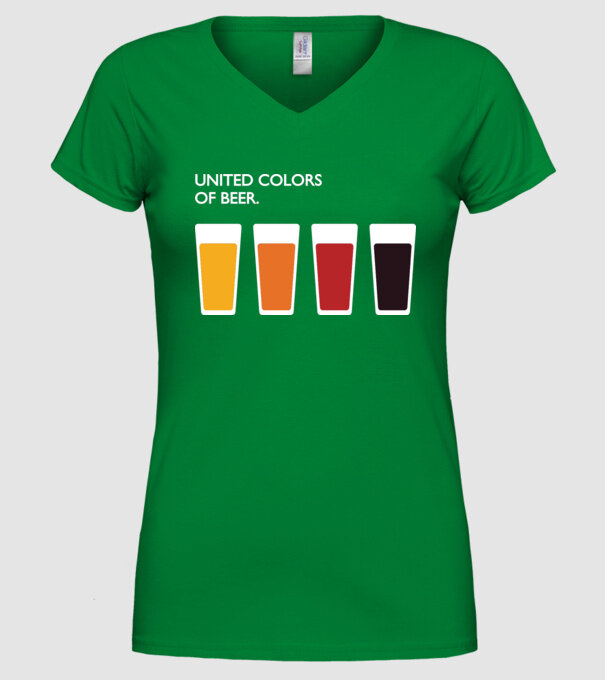 United Colors model verde pe tricou
