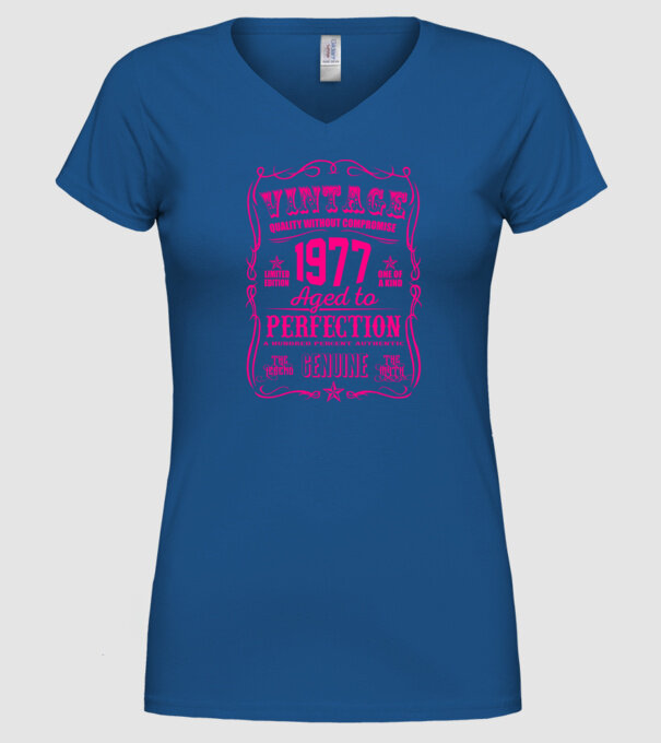 Vintage Perfection - 1977 model albastru regal pe tricou