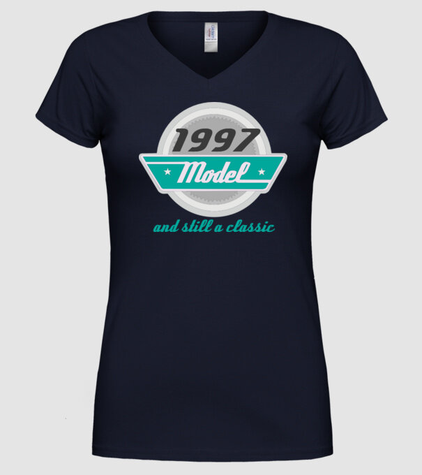 Model and still a classic - 1997 model albastru închis pe tricou