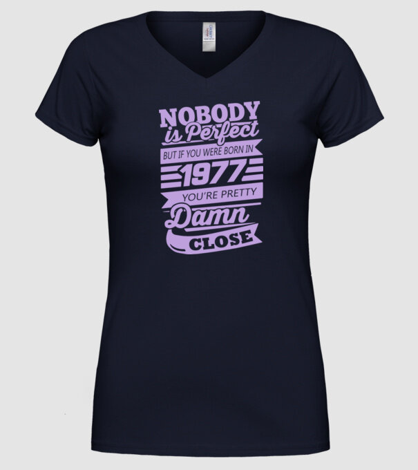 Nobody 1977 model albastru închis pe tricou