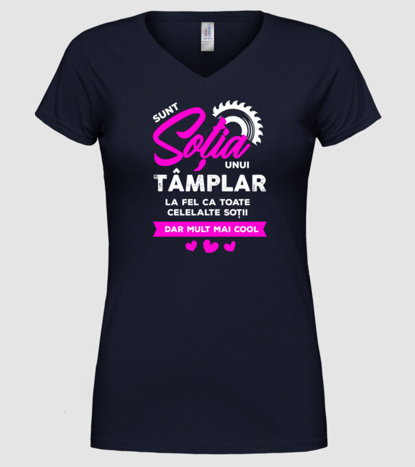 sunt soția unui tâmplar, la fel ca toate celelalte soții, dar mult mai cool model albastru închis pe tricou