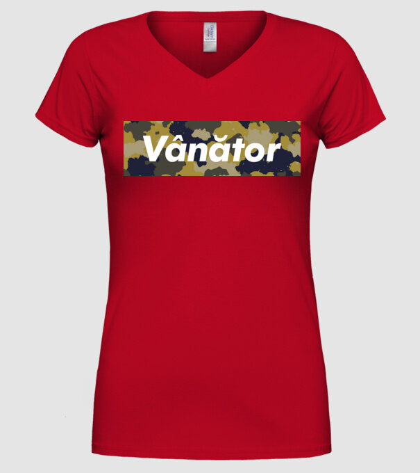 vânător model roșu pe tricou