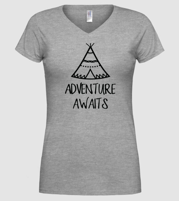 Advanture awaits model gri pe tricou