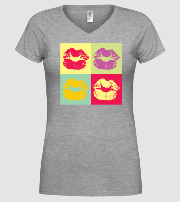 Pop Art Kiss model gri pe tricou