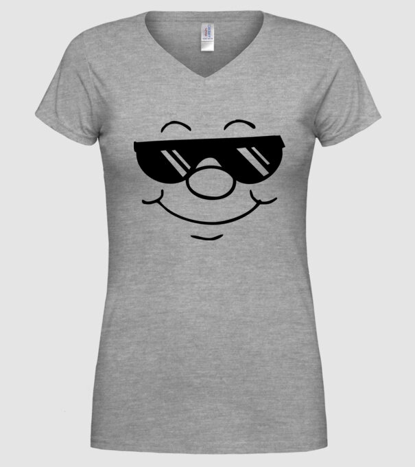 Forma cu ochelari de soare model gri pe tricou