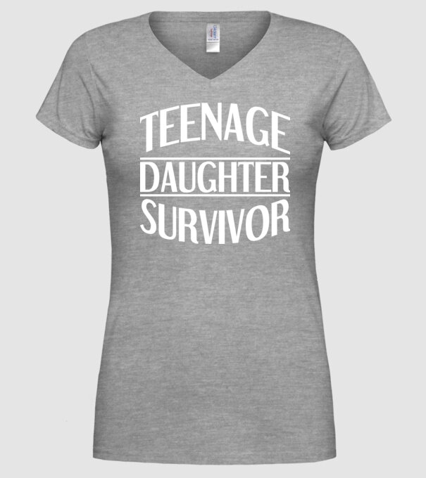 teenage daughter survivor model gri pe tricou