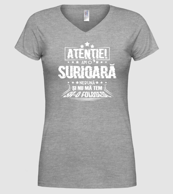 Atenție! Am o surioară nebună și nu mă tem să o folosesc. model gri pe tricou