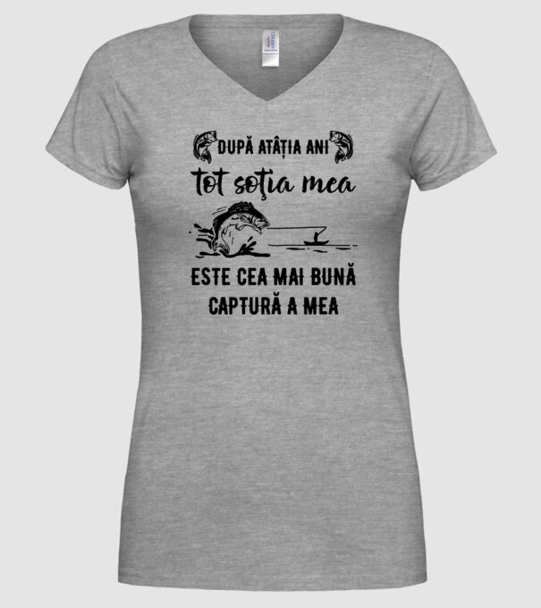 după atâția ani, tot soția mea este cea mai bună captură a mea D9914124 model gri pe tricou