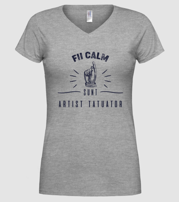 Fii calm, sunt artist tatuator model gri pe tricou