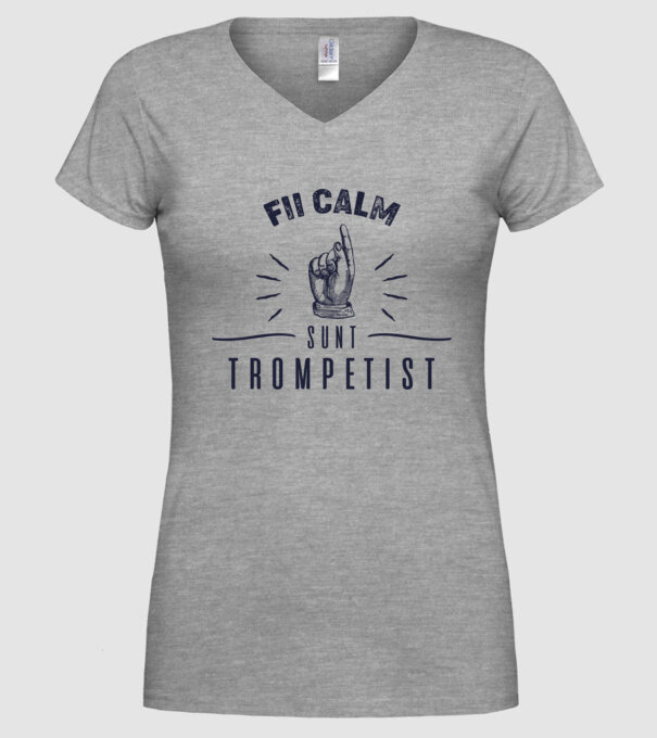 fii calm, sunt trompetist model gri pe tricou